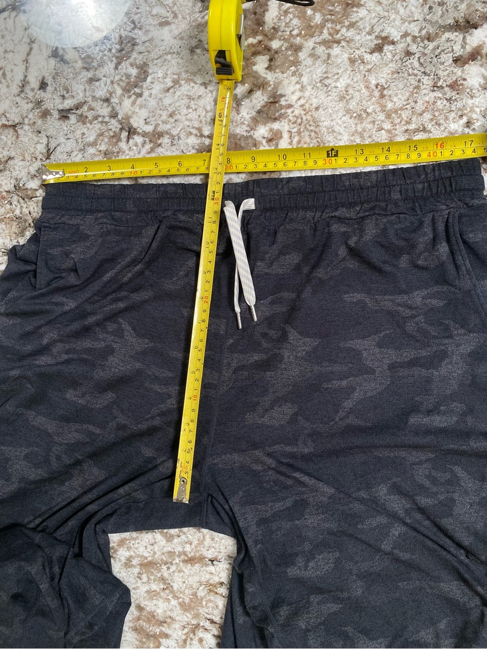 Vuori DreamKnit Performance Joggers Women’s XL Camo Sweatpants - Picture 8 of 9